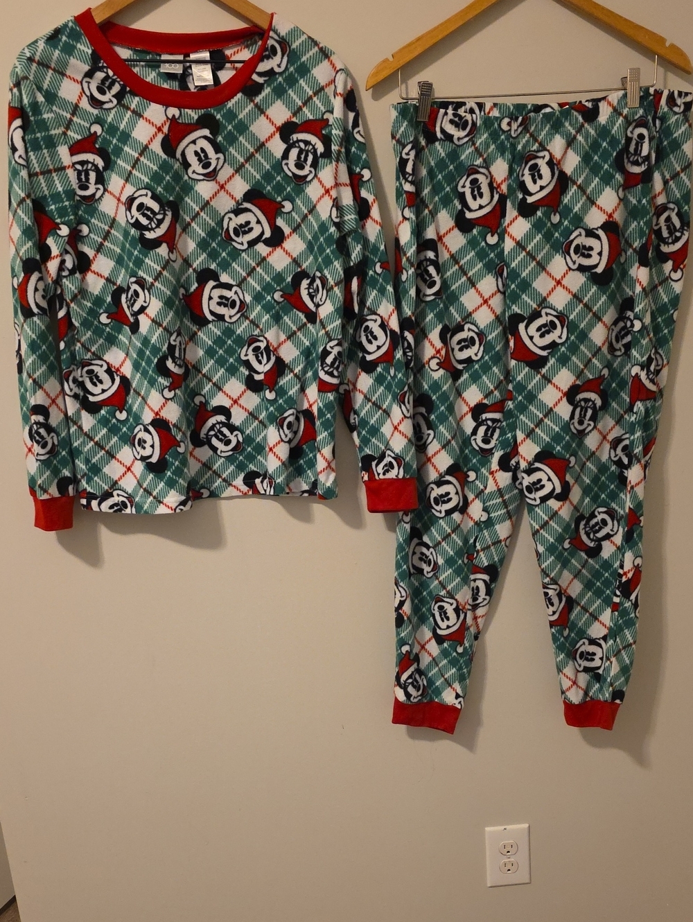 Disney Mickey Minnie Mouse Christmas Pajama Set